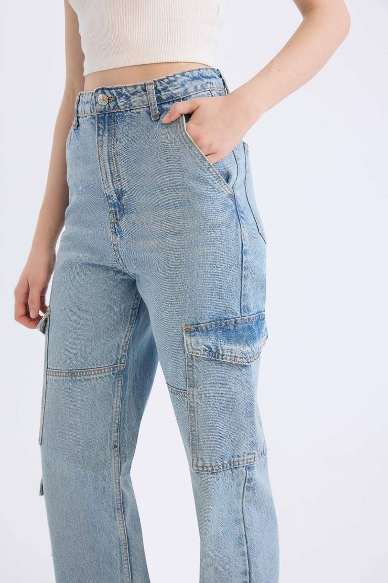 Pantalon Jean cargo large taille haute avec poches à effet délavé