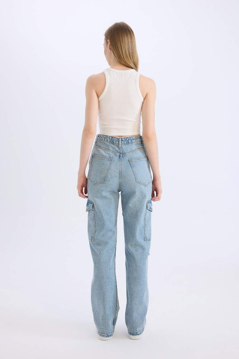 Pantalon Jean cargo large taille haute avec poches à effet délavé