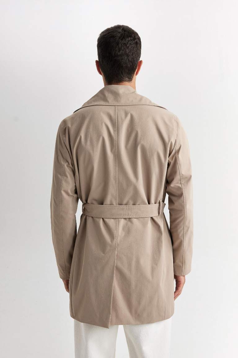 Trench slim boutonné avec ceinture