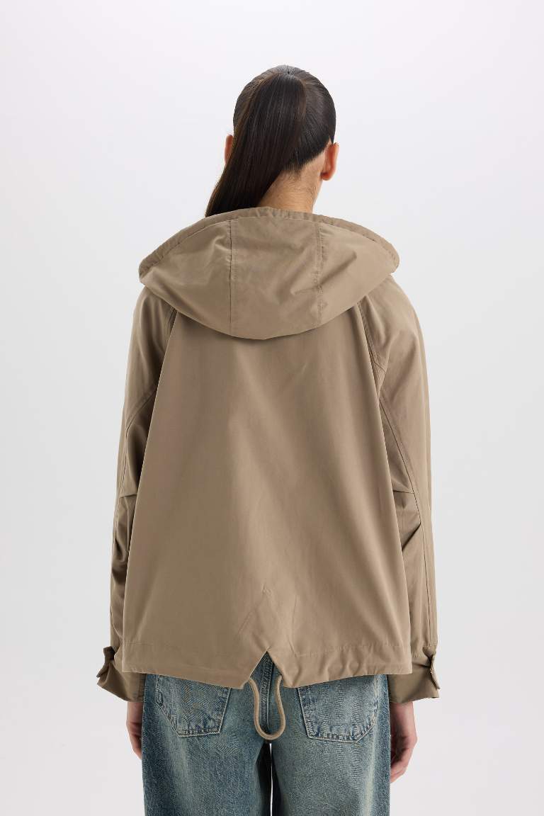 Jacket imperméable à capuche avec poches