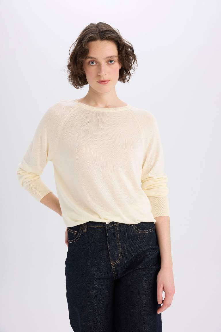 Pull en tricot basique uni à col rond et coupe régulière