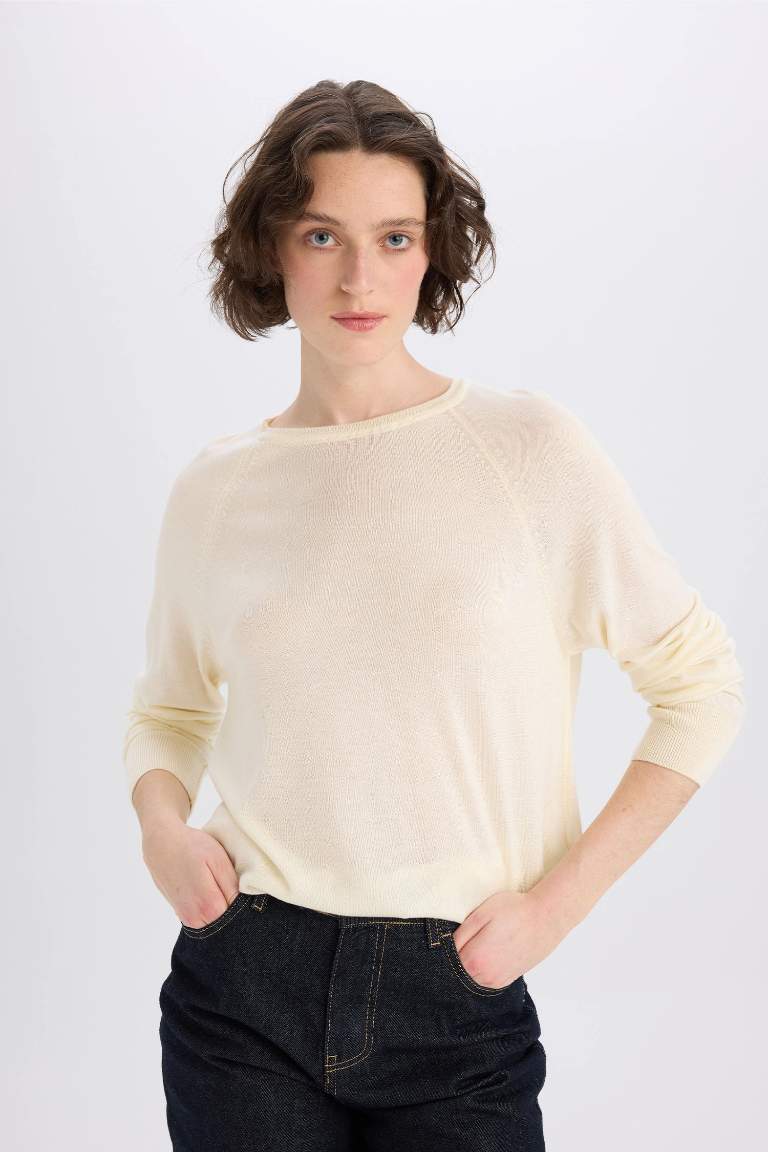 Pull en tricot basique uni à col rond et coupe régulière