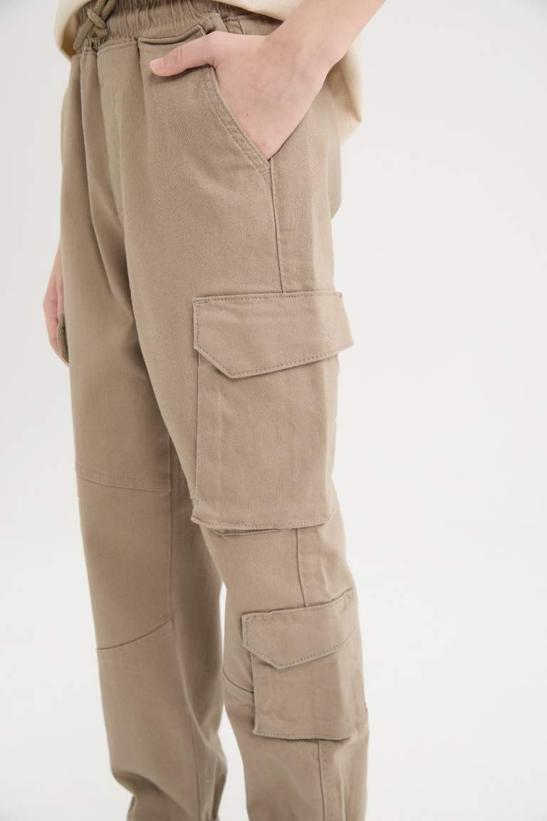 Pantalon cargo en gabardine avec poches à coupe droite pour garçon