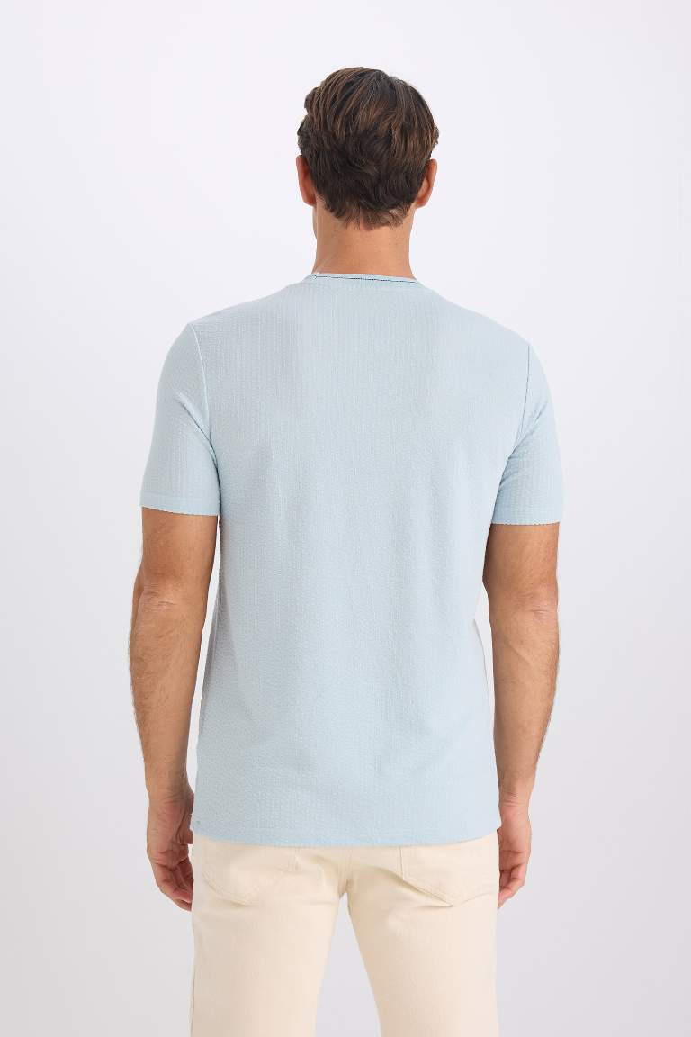 T-shirt slim à col rond en tissu froissé