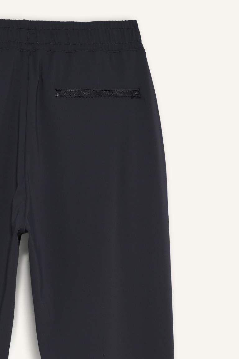 DeFactoFit Slim Fit Dar Kesim Standart Paça Multifonksiyonel Ultrastrech Sporcu Jogger Eşofman Altı