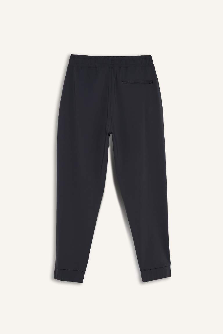 DeFactoFit Slim Fit Dar Kesim Standart Paça Multifonksiyonel Ultrastrech Sporcu Jogger Eşofman Altı
