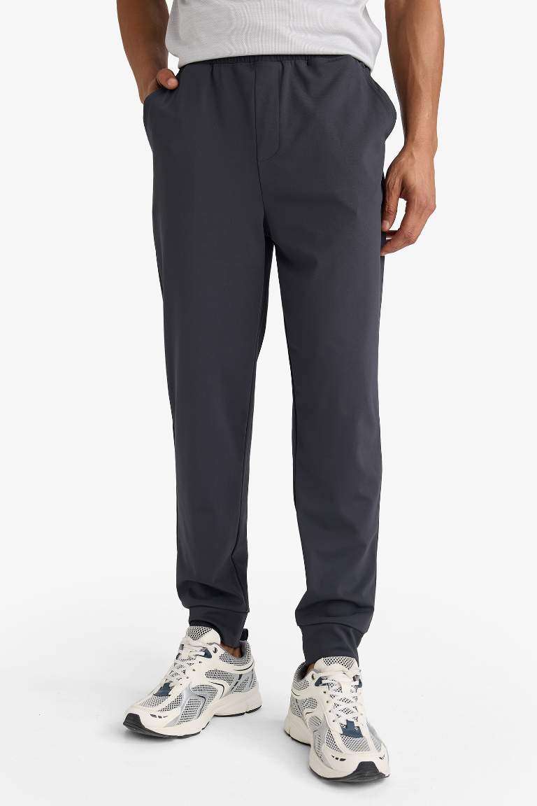 DeFactoFit Slim Fit Dar Kesim Standart Paça Multifonksiyonel Ultrastrech Sporcu Jogger Eşofman Altı