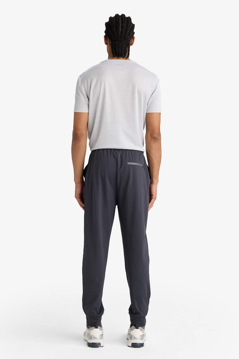 DeFactoFit Slim Fit Dar Kesim Standart Paça Multifonksiyonel Ultrastrech Sporcu Jogger Eşofman Altı