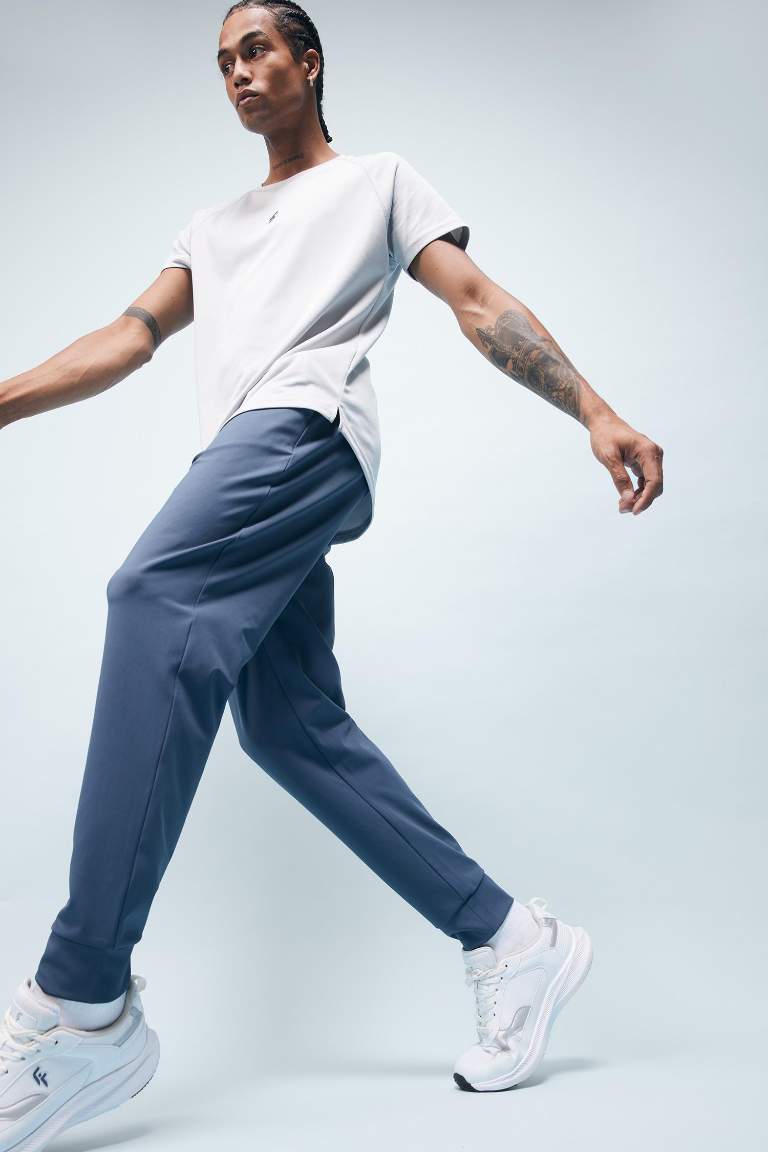 DeFactoFit Slim Fit Dar Kesim Standart Paça Multifonksiyonel Ultrastrech Sporcu Jogger Eşofman Altı