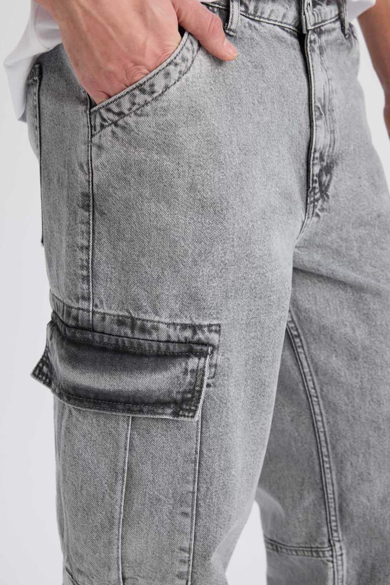 Relax Fit Wide Leg Cargo Jeans