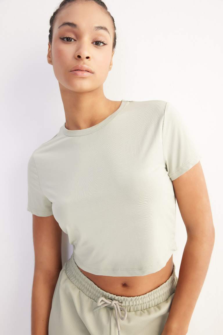 DeFactoFit Crop Top Bisiklet Yaka Basic Düz Sporcu Kısa Kollu Tişört