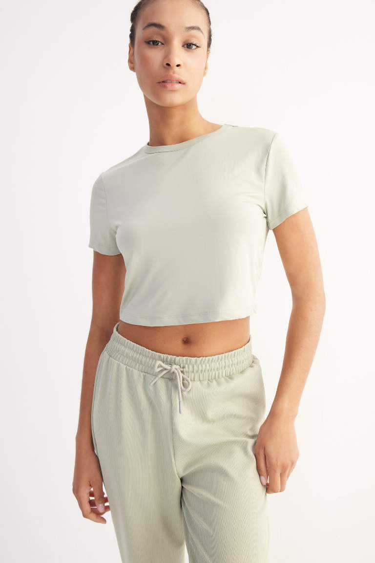 DeFactoFit Crop Top Bisiklet Yaka Basic Düz Sporcu Kısa Kollu Tişört