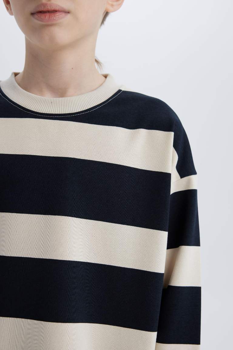 Boy Oversize Fit Crew Neck Striped Sweatshirt