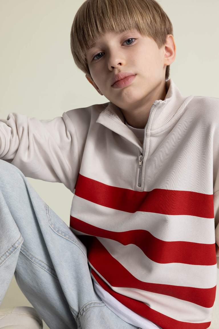 Boy Oversize Fit Turtleneck Sweatshirt