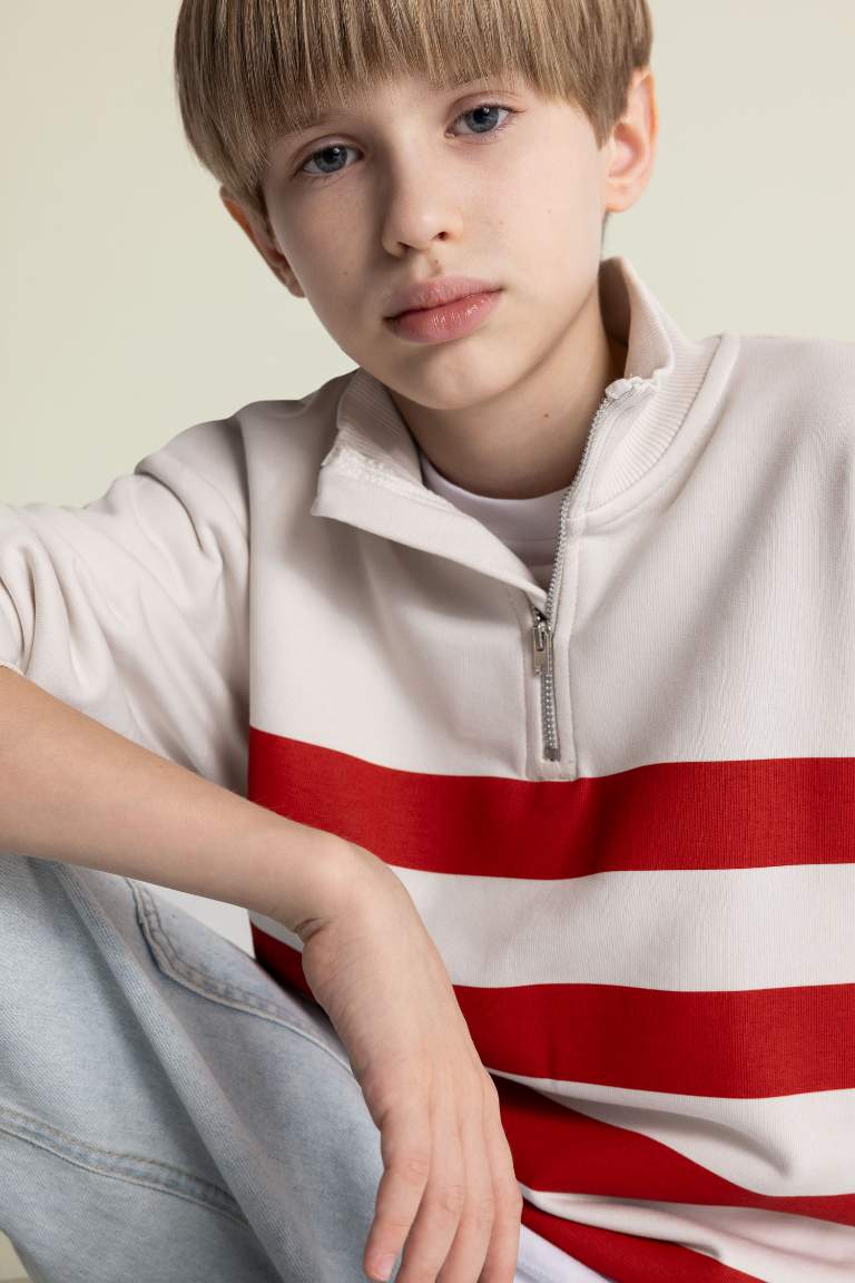 Boy Oversize Fit Turtleneck Sweatshirt