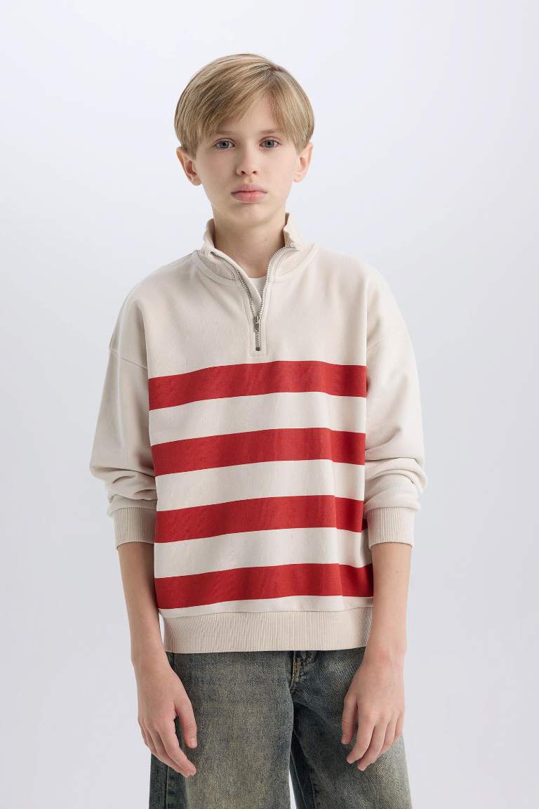 Boy Oversize Fit Turtleneck Sweatshirt