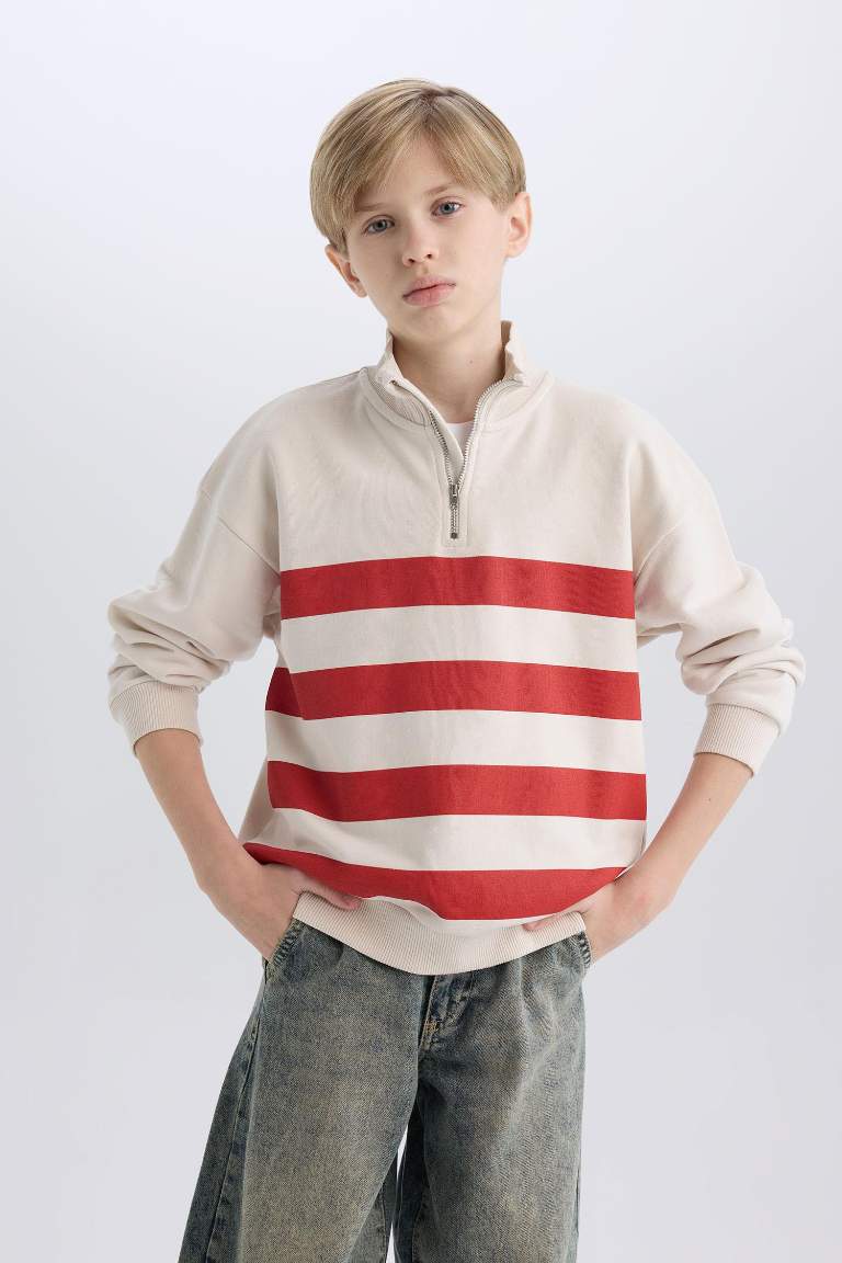 Boy Oversize Fit Turtleneck Sweatshirt