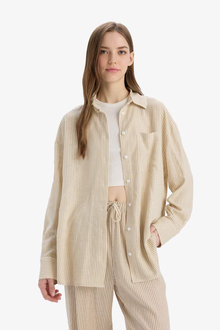 Oversize широкая рубашка с полосатым рисунком и длинными рукавами