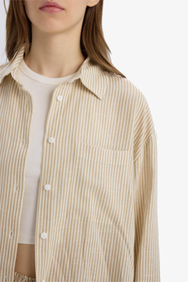 Oversize широкая рубашка с полосатым рисунком и длинными рукавами