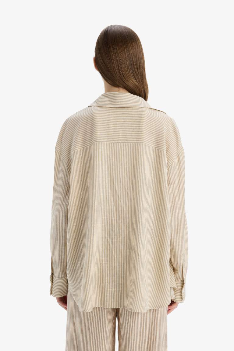 Oversize широкая рубашка с полосатым рисунком и длинными рукавами