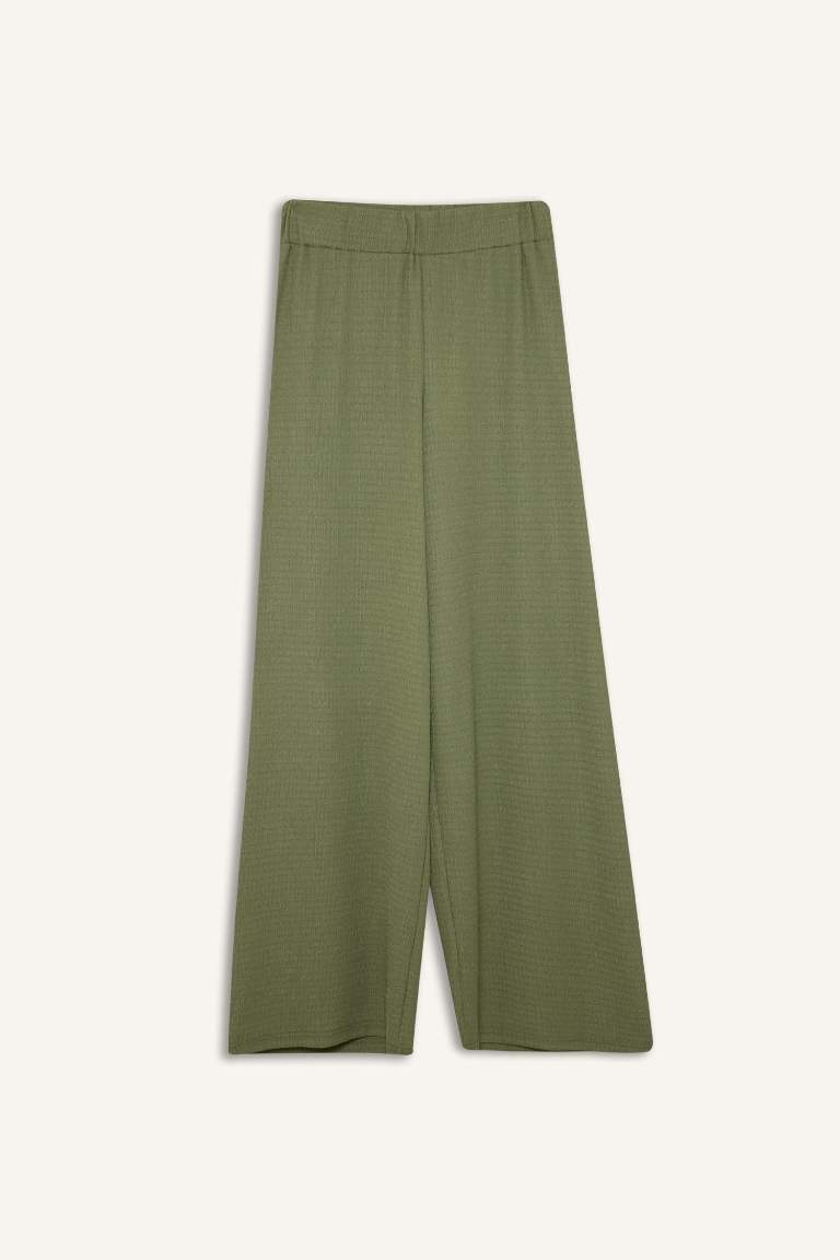 Pantalon droit traditionnel en tissu plissé