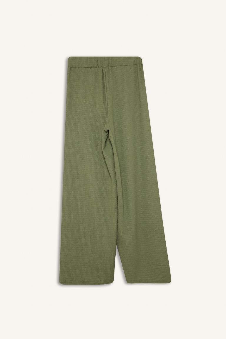 Pantalon droit traditionnel en tissu plissé