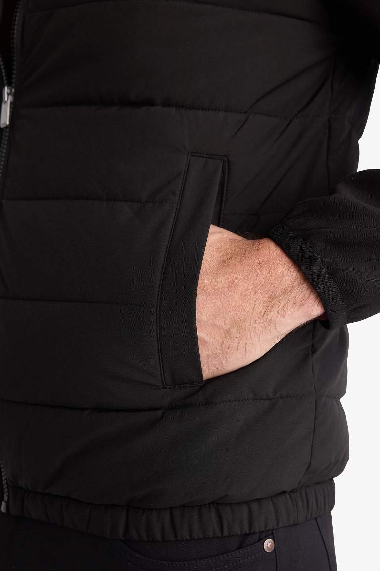 Slim Fit Dar Kesim Dik Yaka Lastikli ve Fermuarlı Su Geçirmez Mont