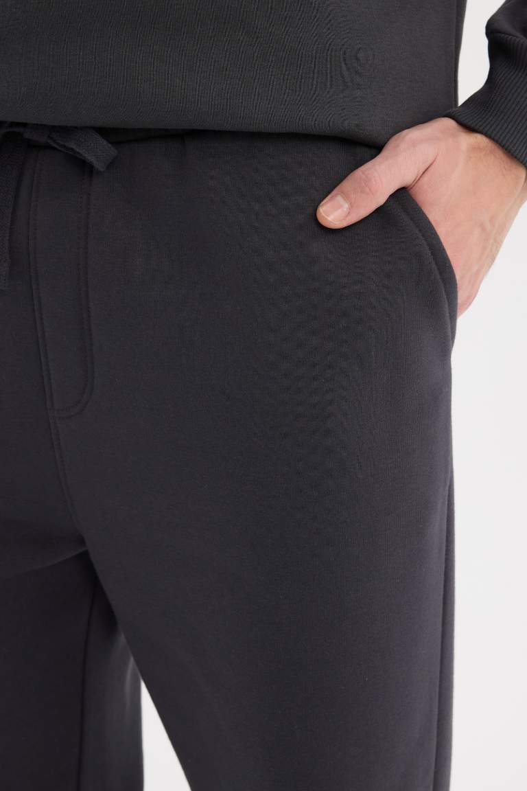 Regular Fit Waist Tied Pocket Straight Leg Thick Sweatpants