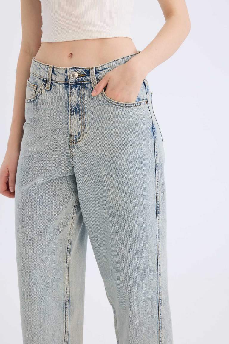 Pantalon Jean taille haute à jambes droites