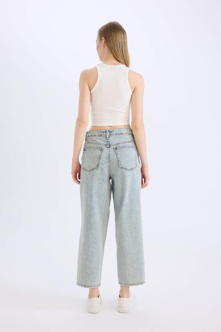 Pantalon Jean taille haute à jambes droites