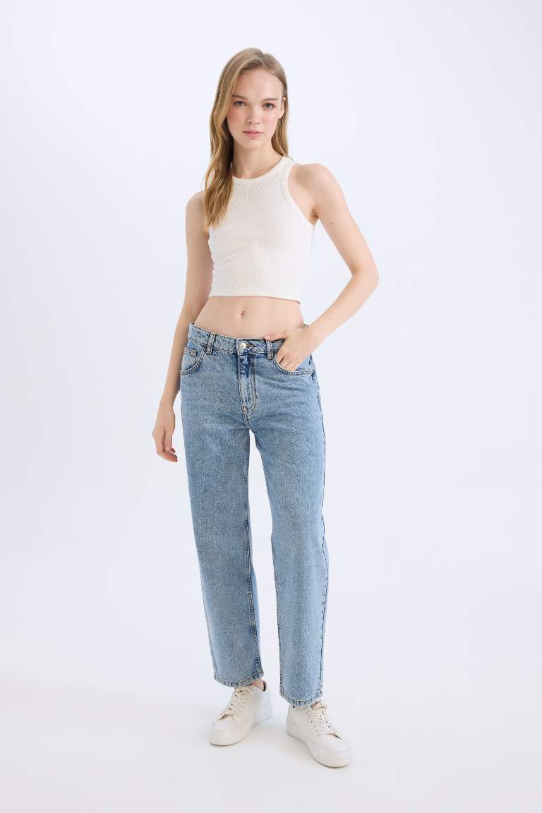 Boyfriend Normal Waist Straight Leg Washed Jeans