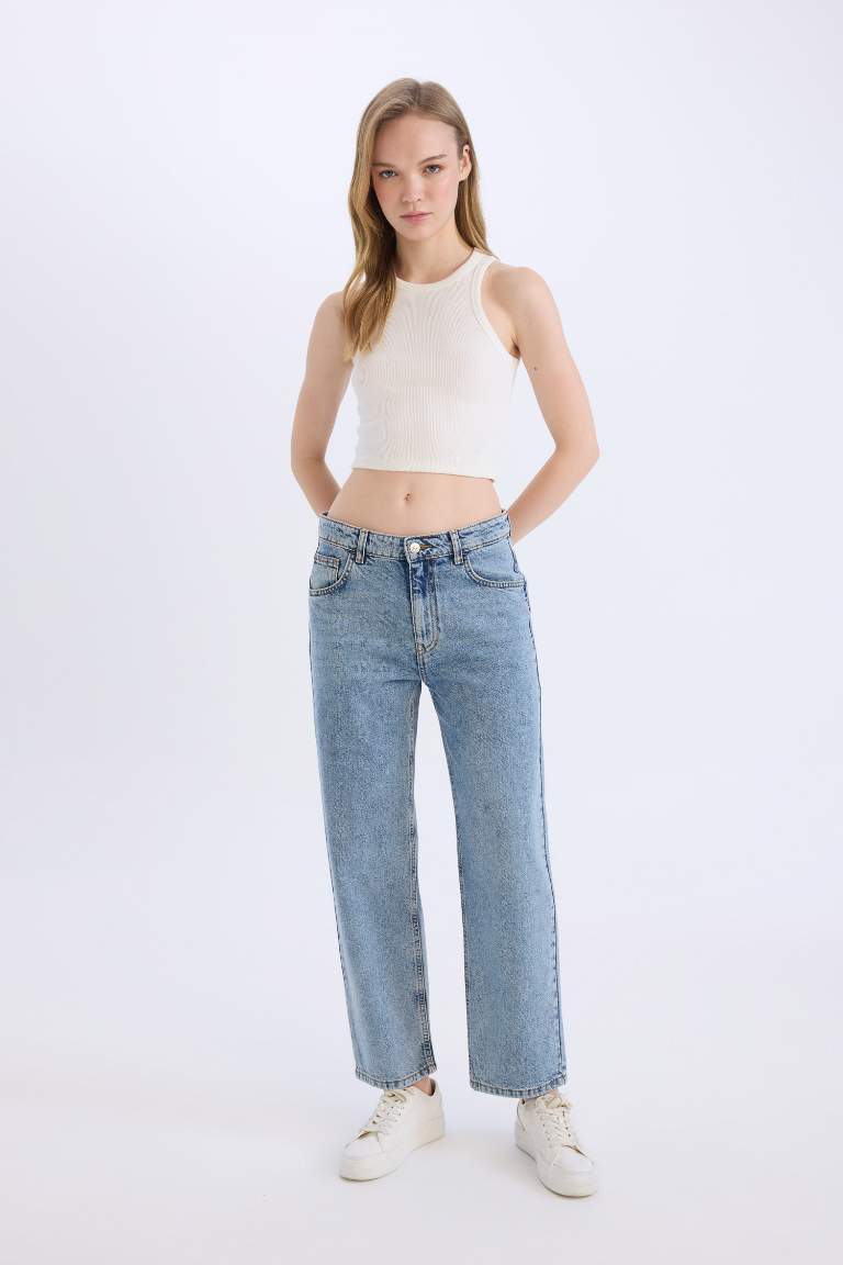 Boyfriend Normal Waist Straight Leg Washed Jeans