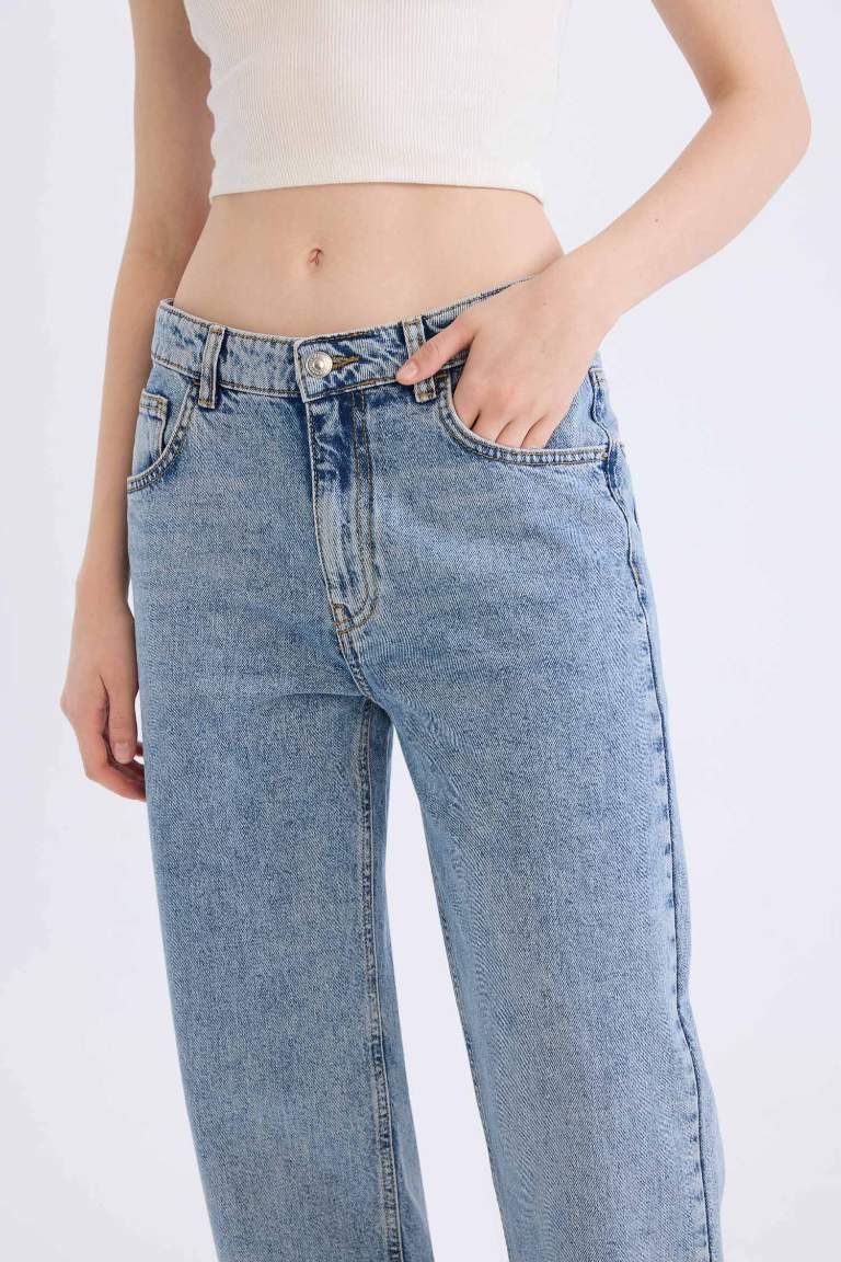 Boyfriend Normal Waist Straight Leg Washed Jeans