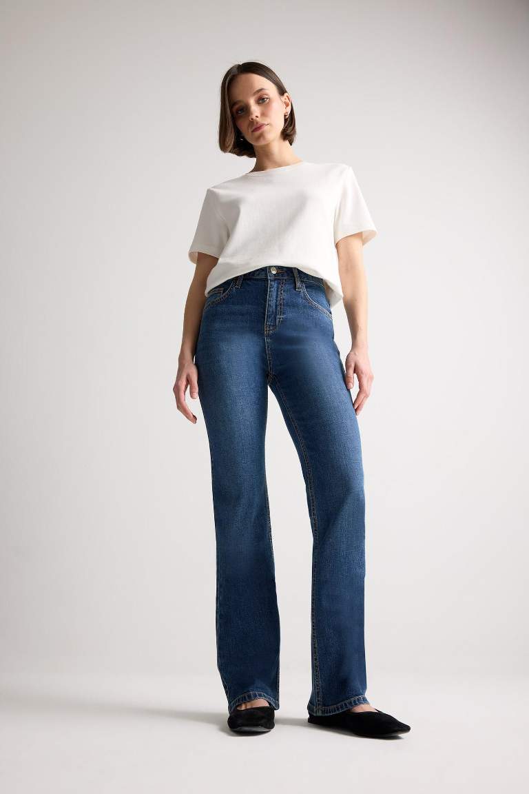 High Waist Wide Leg Pocketed Jeans