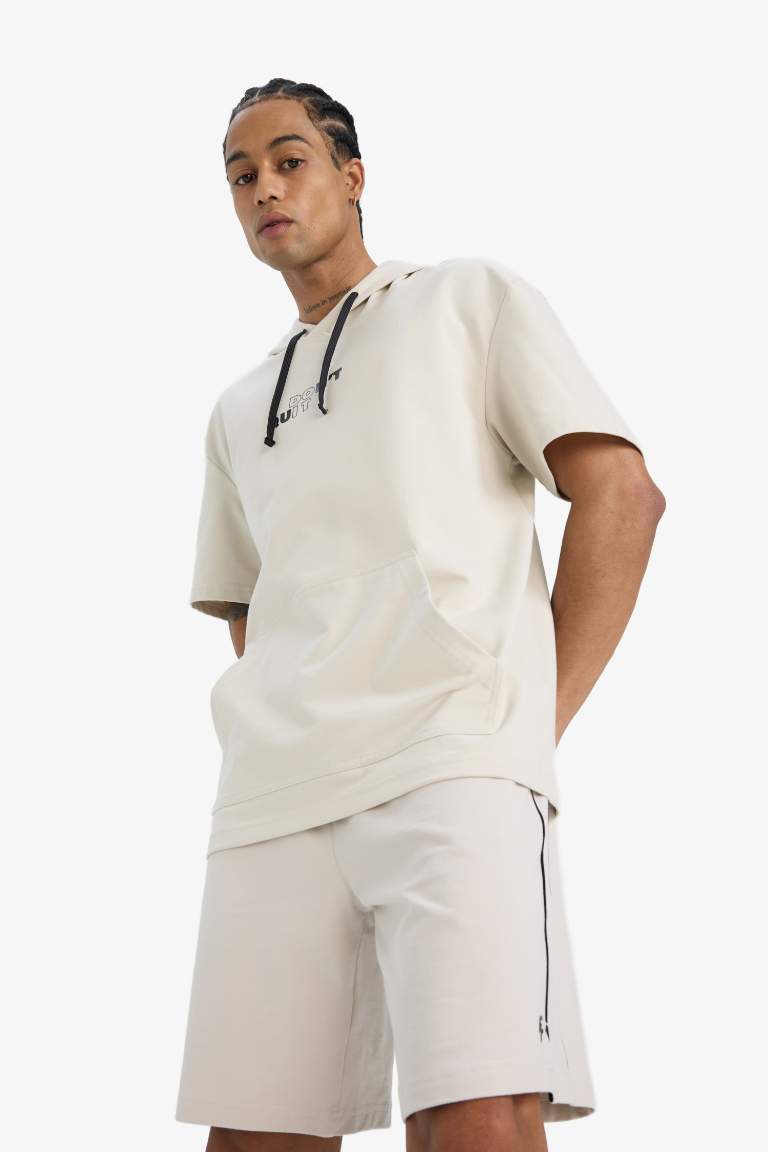 Спортивная футболка DeFactoFit Standard Fit с капюшоном и принтом, с короткими рукавами.