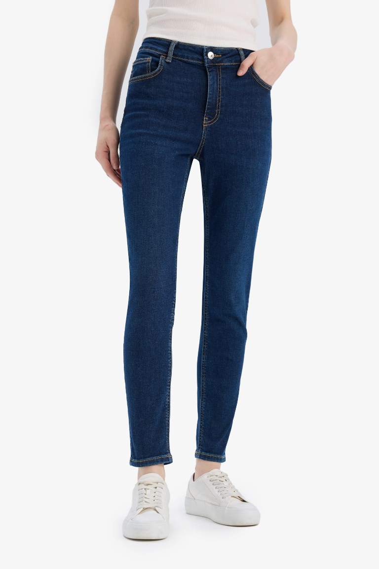 Rebeca High Waist Straight Leg Long Washed Jeans