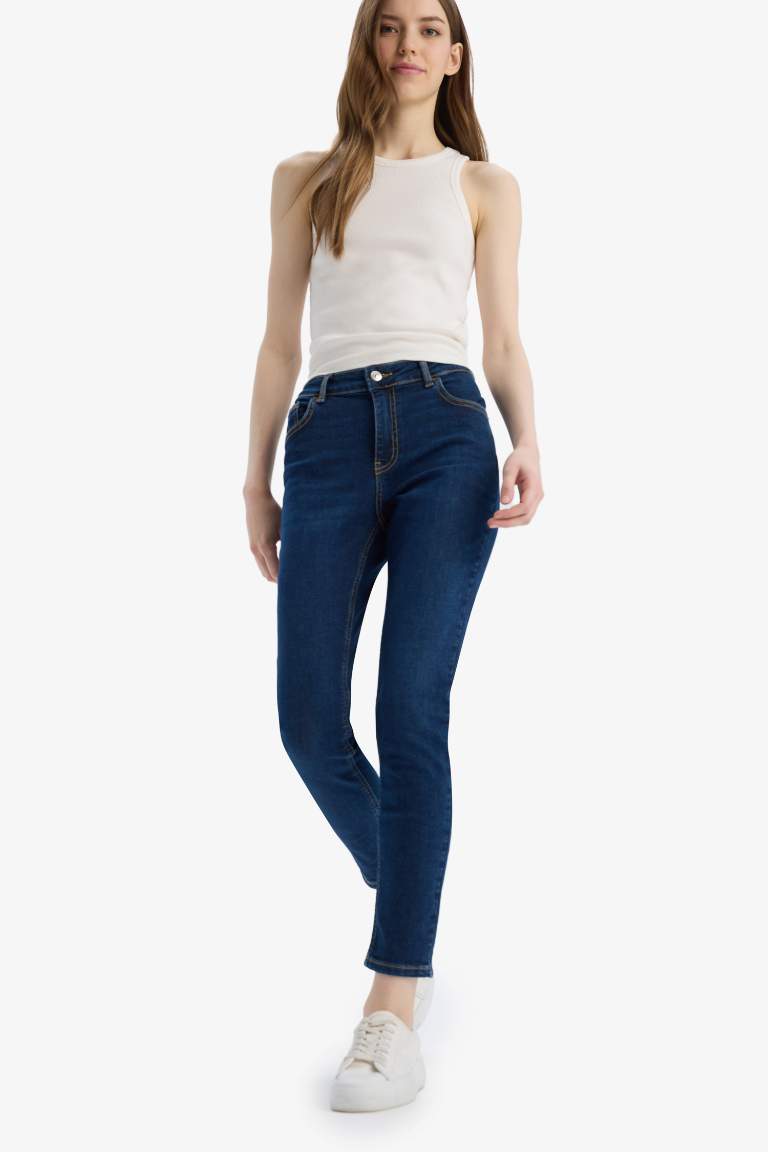 Rebeca High Waist Straight Leg Long Washed Jeans