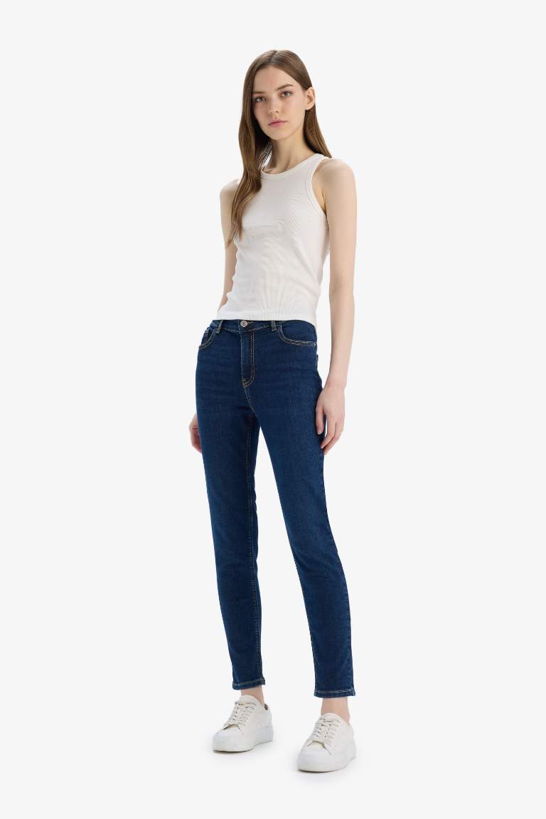 Rebeca High Waist Straight Leg Long Washed Jeans