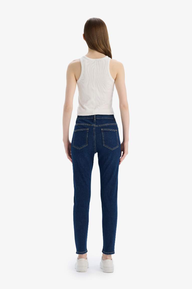 Rebeca High Waist Straight Leg Long Washed Jeans