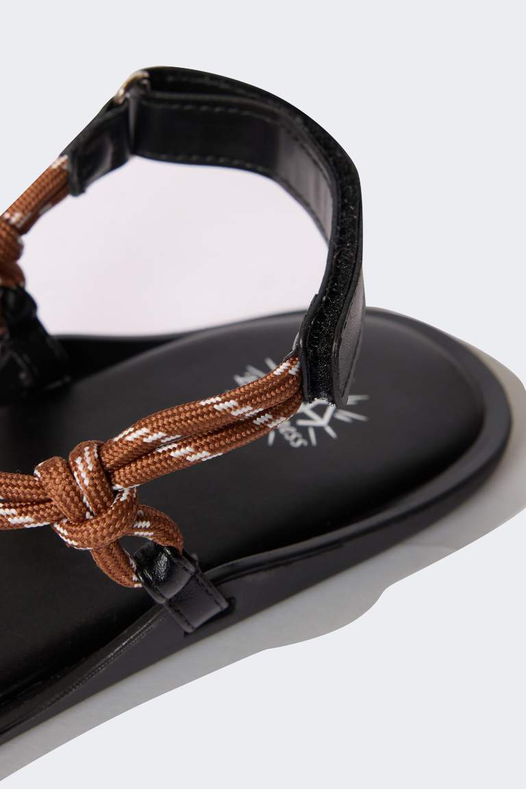 Woman Flat Sole Faux Leather Sandals