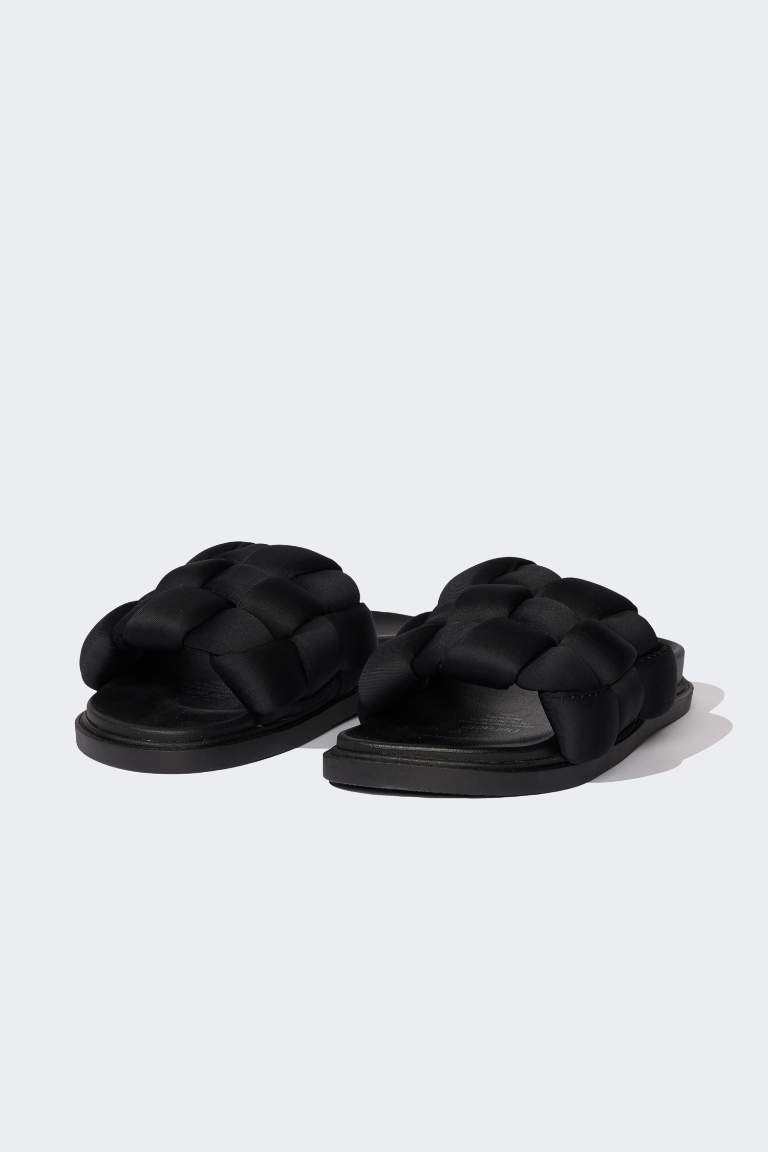 Woman Flat Sole Slippers