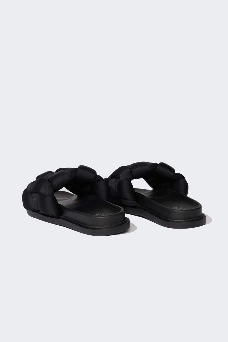 Woman Flat Sole Slippers