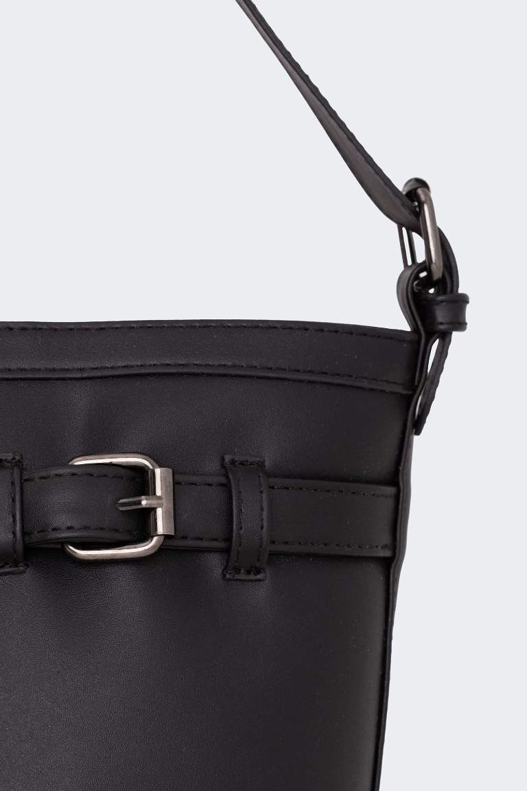 Woman Gold Buckled Faux Leather Shoulder Bag