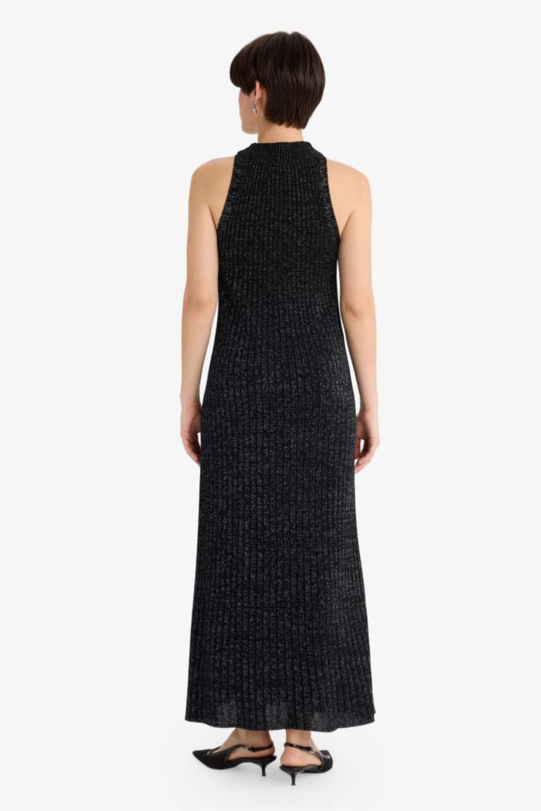 A Kesim Yarım Balıkçı Yaka Triko Kolsuz Maxi Elbise