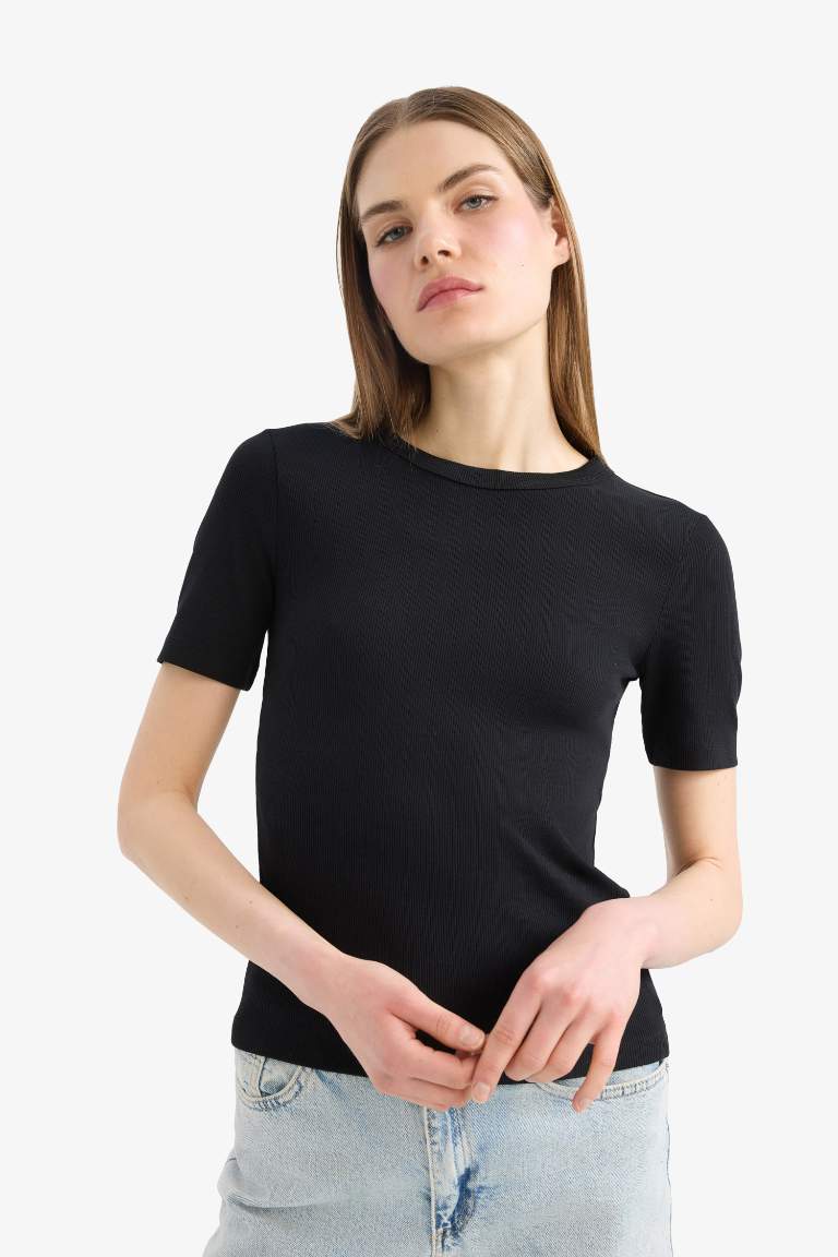 تيشيرت سادة نص ردن سليم فيت مضلع بياخة مستديرة