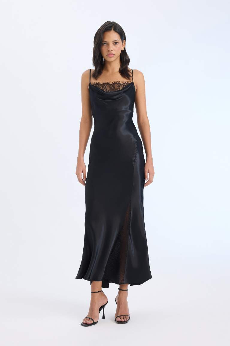 Robe midi à bretelles en satin à Col Bénitier