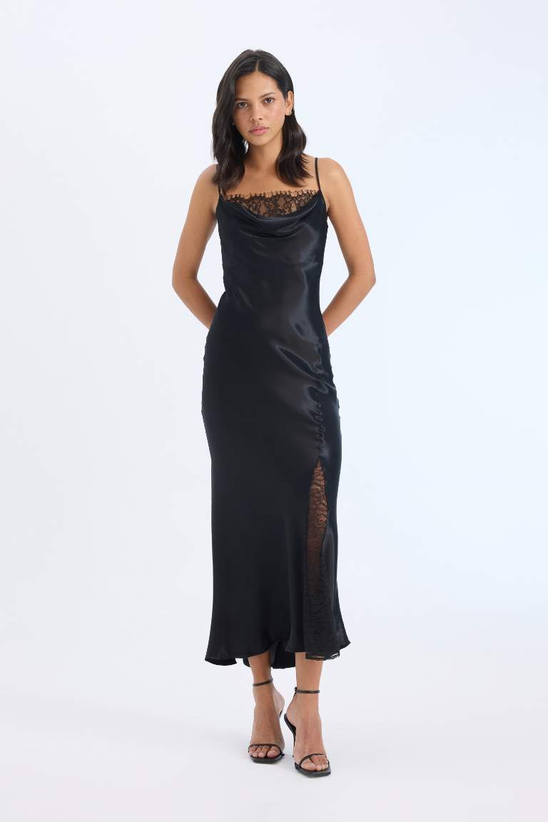 Robe midi à bretelles en satin à Col Bénitier