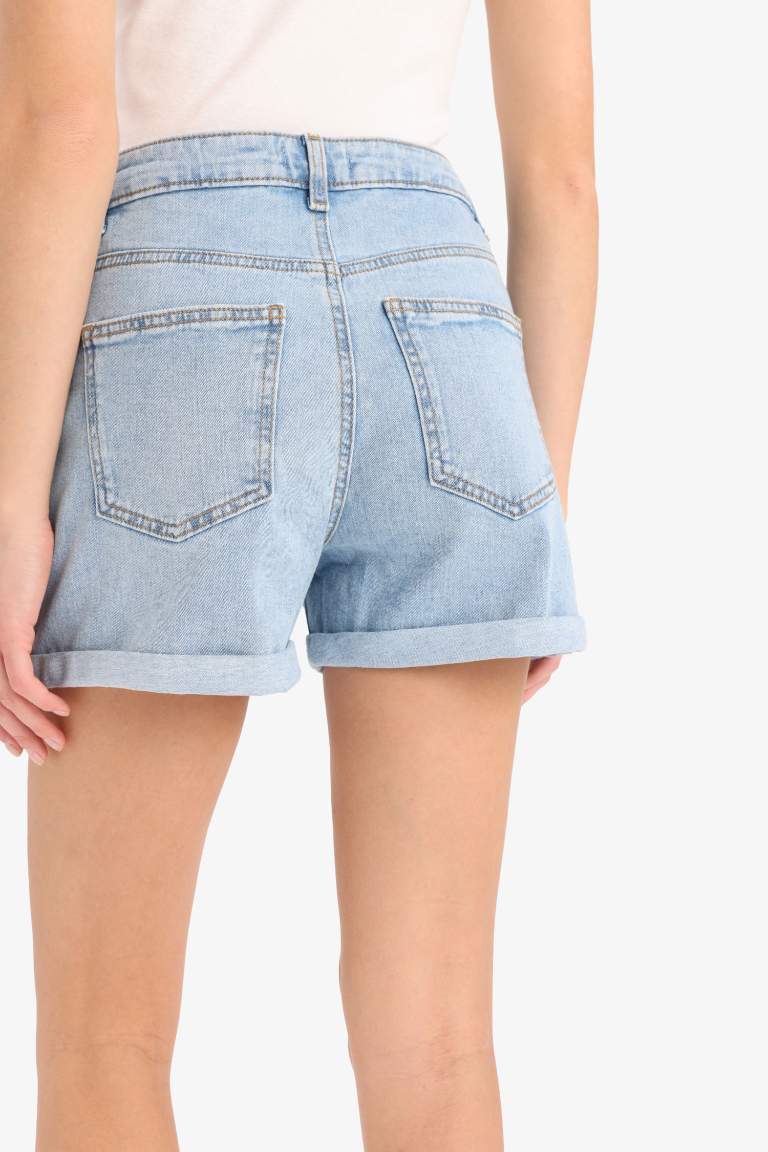 Yüksek Bel Cepli Yıkamalı Dar Paça Jean Şort