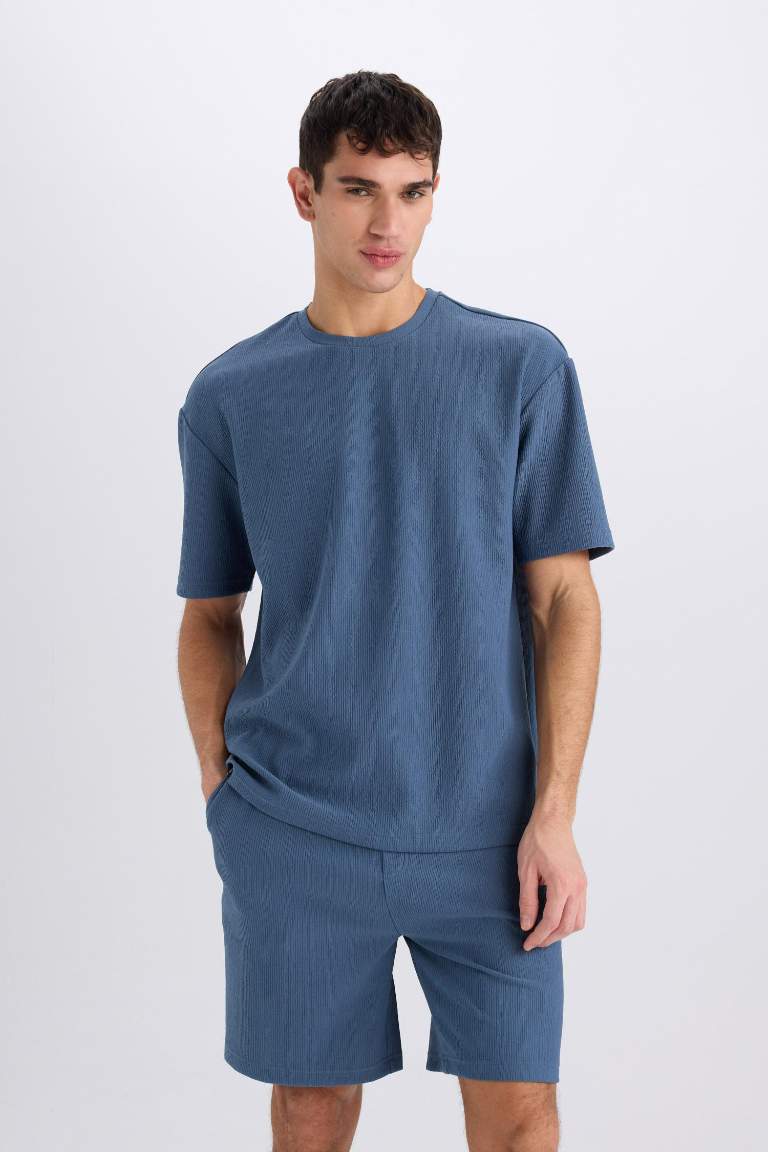 Boxy fit футболка с круглым вырезом и коротким рукавом