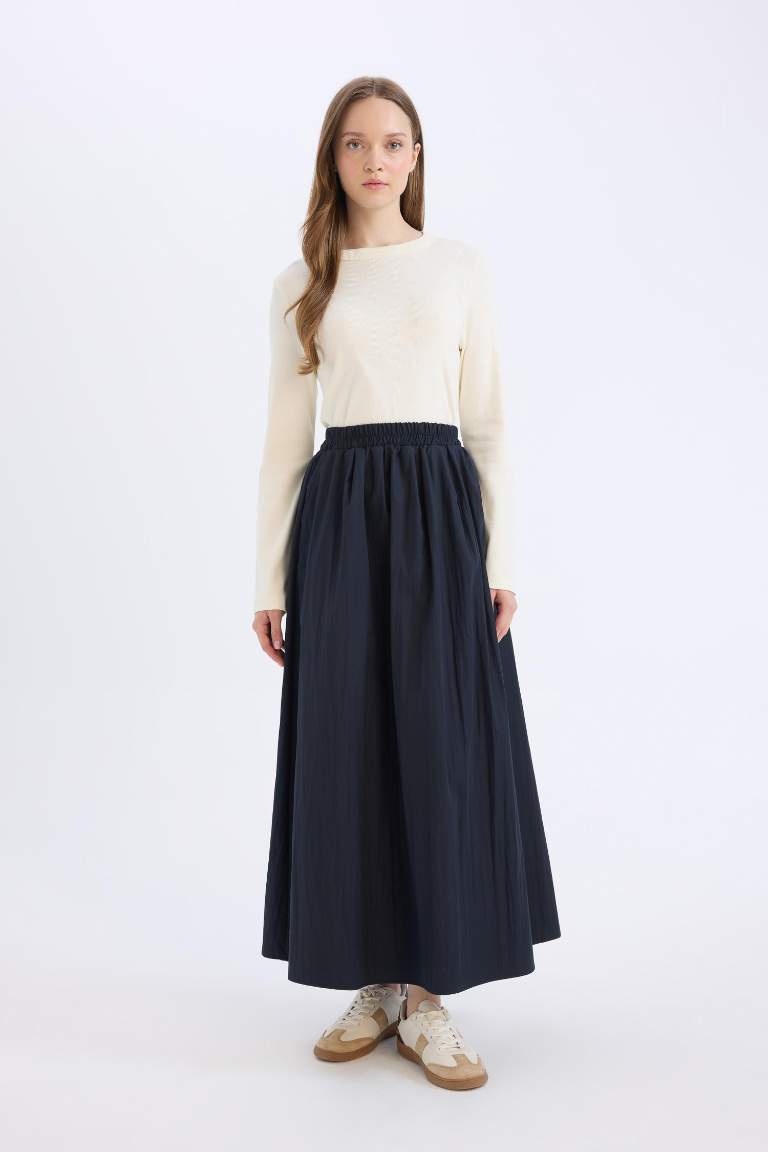 A Cut Flexible Waist Parachute Fabric Maxi Skirt